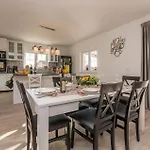 Iskra Ferienhaus *