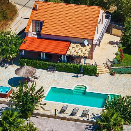Iskra Сasa de vacaciones