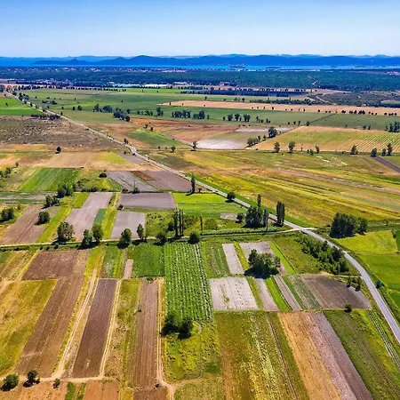 Iskra Semesterbostad *