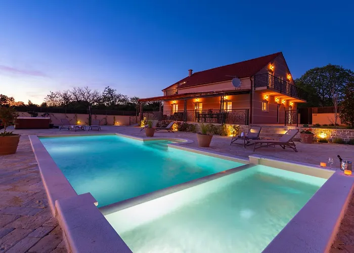 Iskra Semesterbostad *