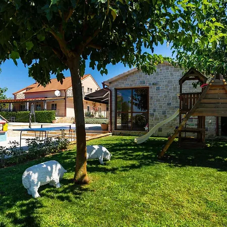 Iskra Ferienhaus Kakma