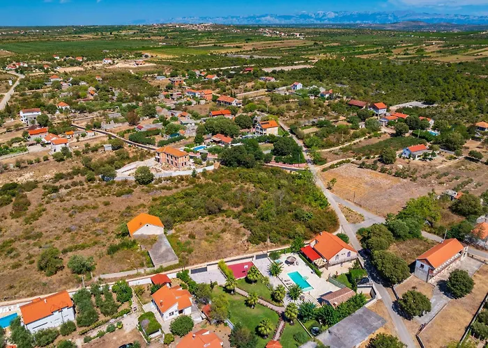 Iskra Semesterbostad *