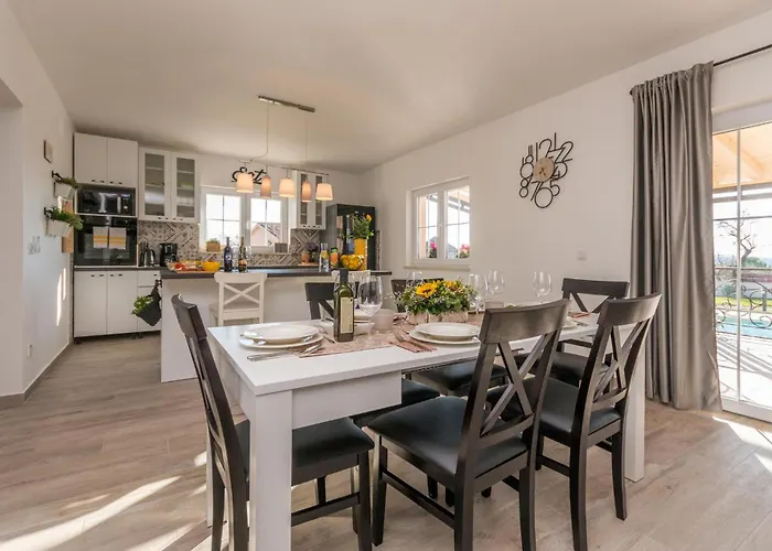 Iskra Semesterbostad *